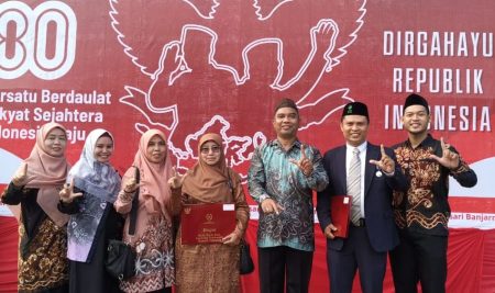 Dosen dan Kaprodi IPII UIN Antasari Raih Penghargaan Satyalencana dari Presiden RI