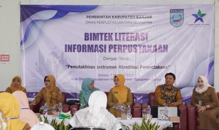 Dispersip Kabupaten Banjar Gandeng Dosen IPII UIN Antasari Sosialisasikan Instrumen Akreditasi Perpustakaan Terbaru