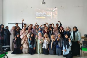 Foto Bersama Kuliah Tamu Psikologi Perpustakaan